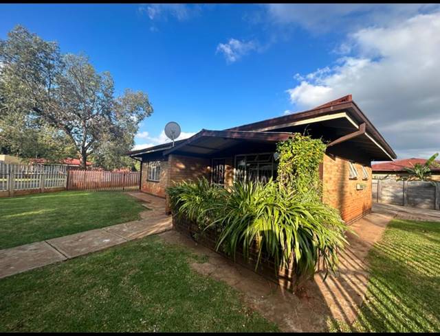 3 BEDROOM HOUSE FOR SALE IN VANDERBIJLPARK CW 1